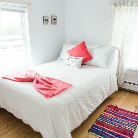 Salty Rose'S And The Periwinkle Cafe Hotell Ingonish Eksteriør bilde