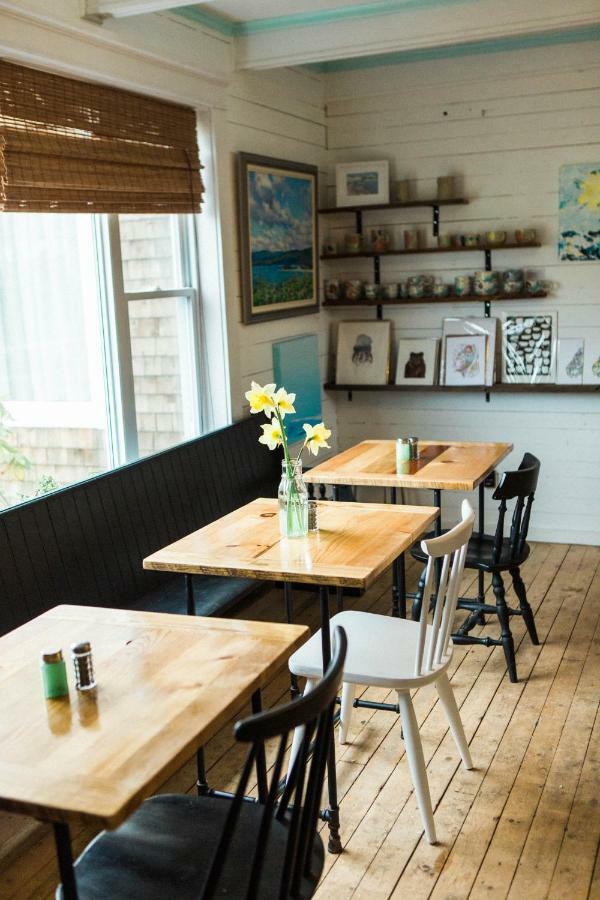 Salty Rose'S And The Periwinkle Cafe Hotell Ingonish Eksteriør bilde