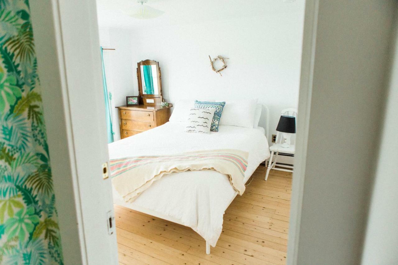 Salty Rose'S And The Periwinkle Cafe Hotell Ingonish Eksteriør bilde