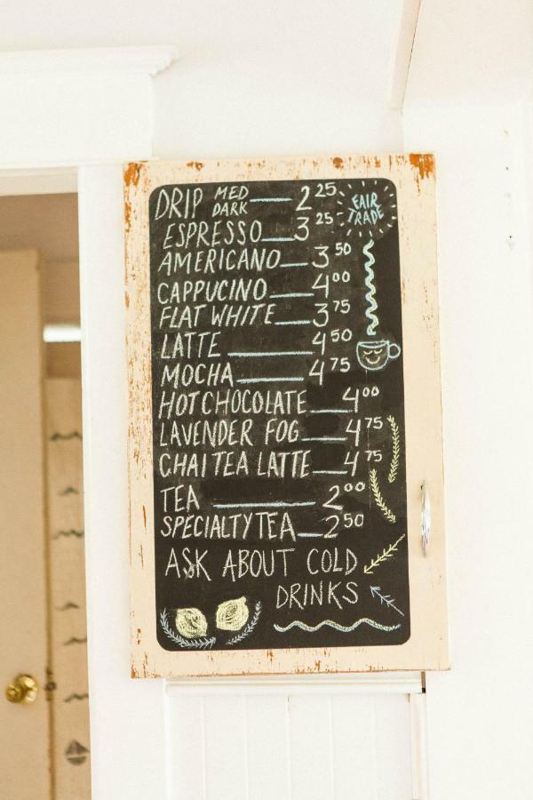 Salty Rose'S And The Periwinkle Cafe Hotell Ingonish Eksteriør bilde