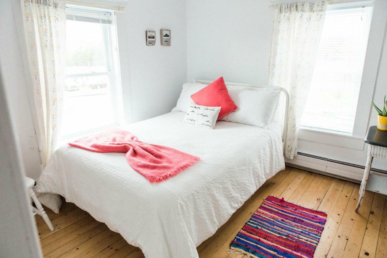 Salty Rose'S And The Periwinkle Cafe Hotell Ingonish Eksteriør bilde